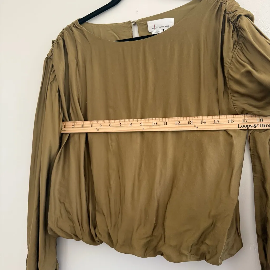 Anthropologie ballon sleeve silky top green  Gold Satin Blouse size M - Image 6