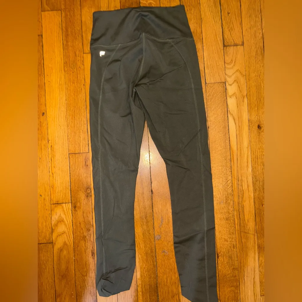 Fabletics High-Waisted Motion365® Legging
With Zipper olive green - Image 4