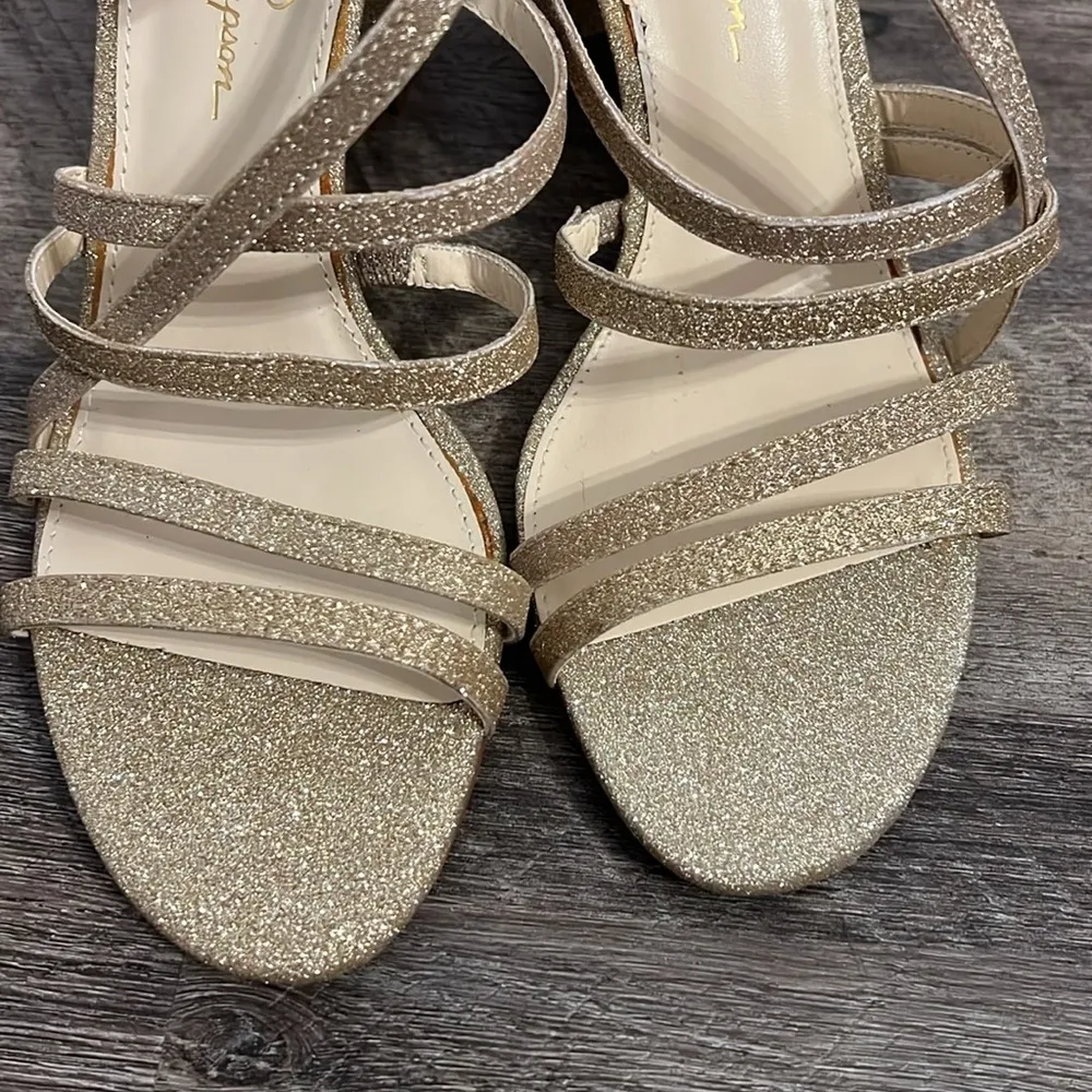 Jessica Simpson Gold Heels with Strappy Design - Image 6