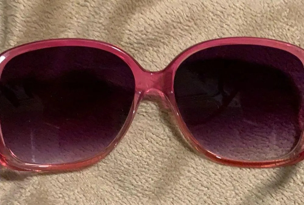 Pink retro style sunglasses - Image 5