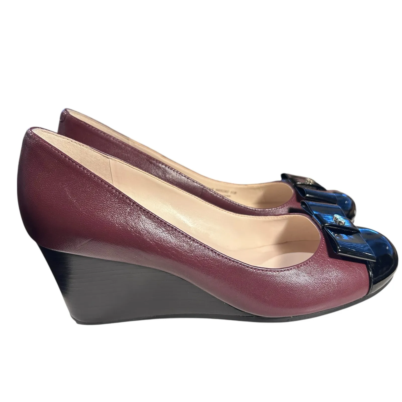 Cole Haan Elsie Grand OS Burgundy NWOB Tali Wedge w/ Black Patent Toe Bow SZ 5.5 - Image 3