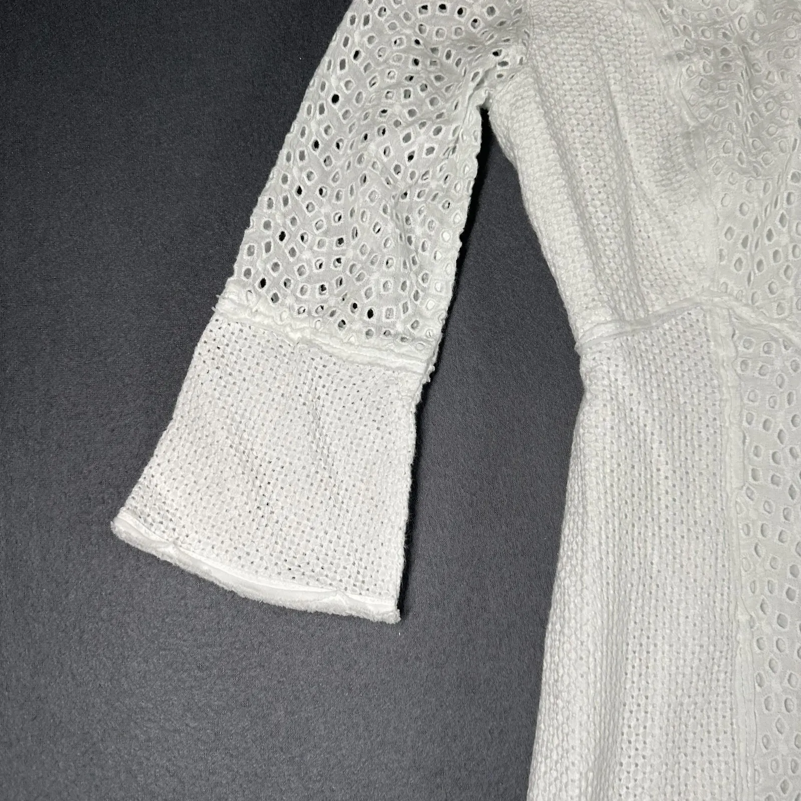 BCBGMAXAZRIA Darcy Dress Womens 0 White Lace Sheath 3/4 Bell Sleeve V Neck - Image 2