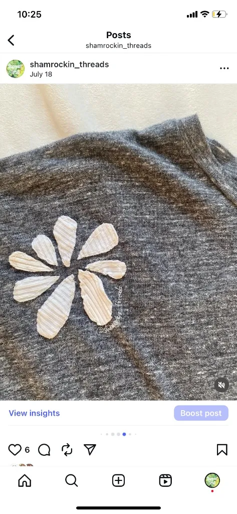 gray and white boxy patchwork flower tee - Image 9