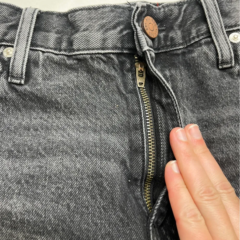 BDG High Rise Girlfriend Denim Raw Hem Black Shorts Sz 26 - Image 5