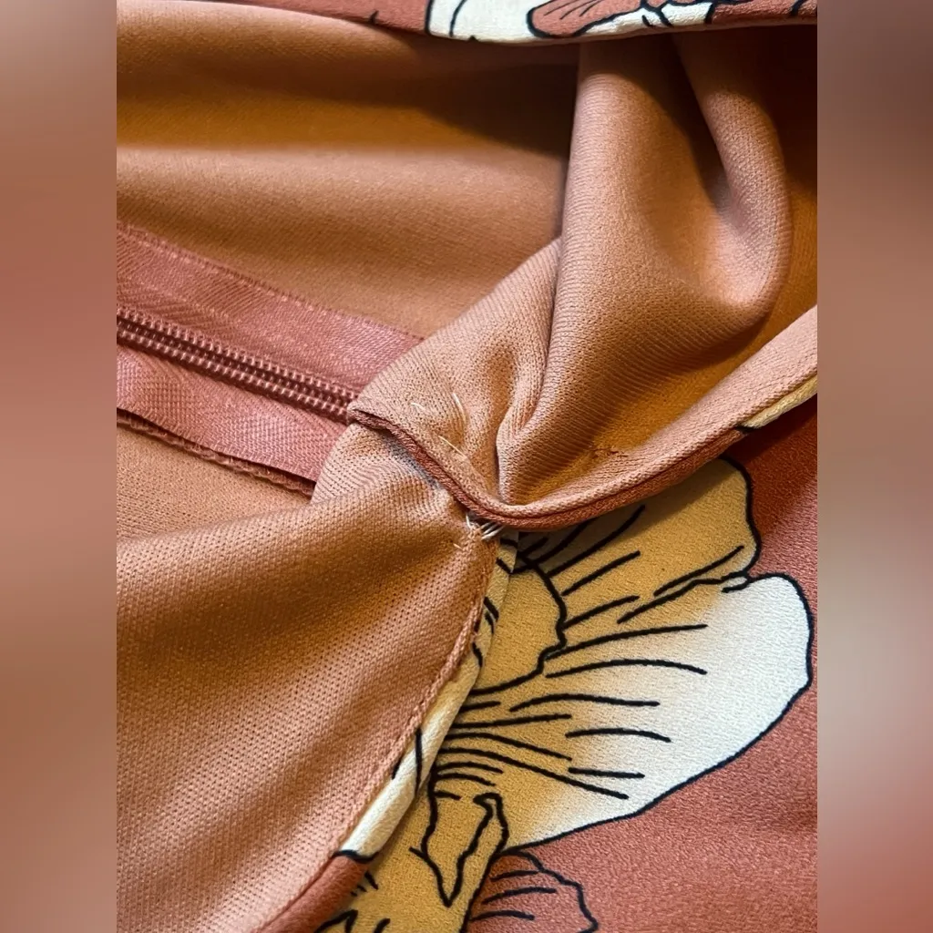 Mock wrap dress w/belt & peek-boo slit skirt sz S floral print - Image 5