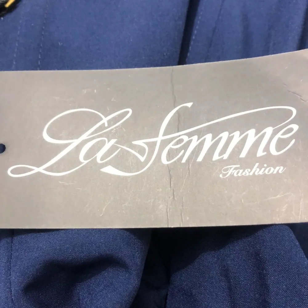 La Femme Gathered Lace Mermaid Gown Navy 24926 Size 6 NWT - Image 10