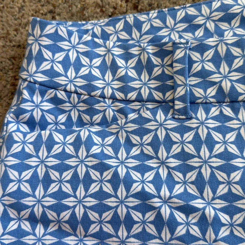 NWT Old Navy High Waisted Pixie Trouser Shorts Blue Tile White Geometric 12 - Image 5