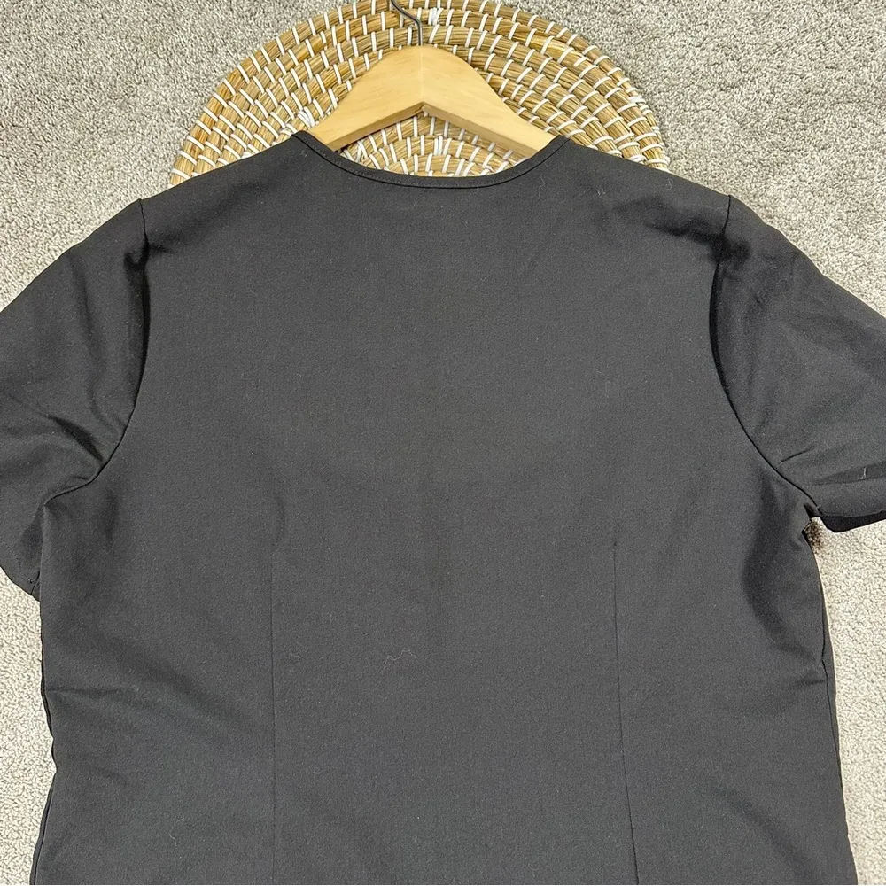 Figs Women’s Casma Three-Pocket Scrub Top Shortsleeve in Black Size L - Image 7