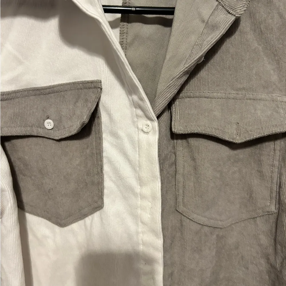 Shein beige grey and white long sleeve button down shirt size 14 - Image 5