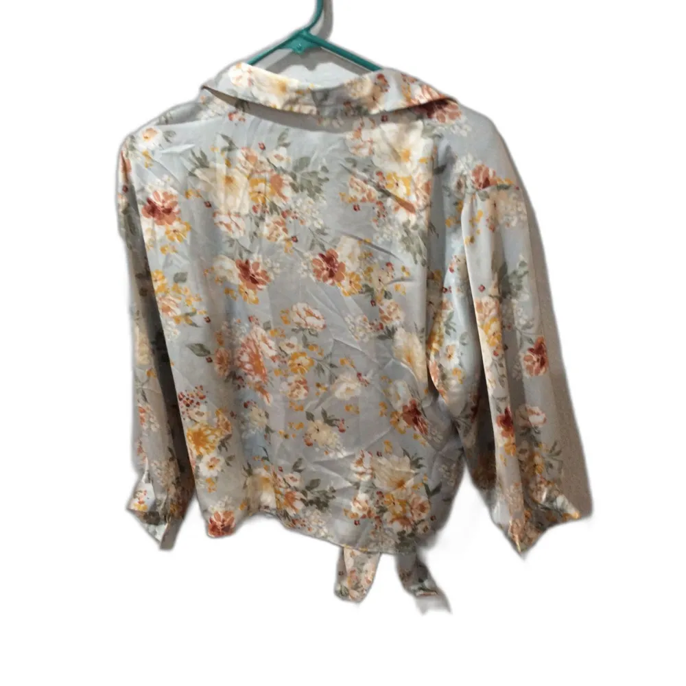 Cloud Chaser women's silver button up knot front floral top size large L - Image 2