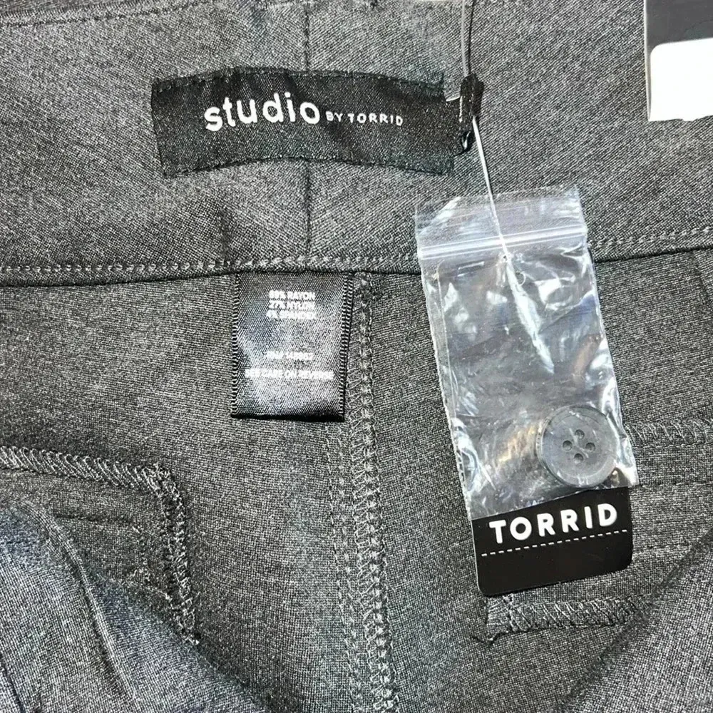 NWT Studio by Torrid Stretchy Gray Women’s Slacks
CHR GRY PNTE ANKLE SKNY 1039 - Image 3