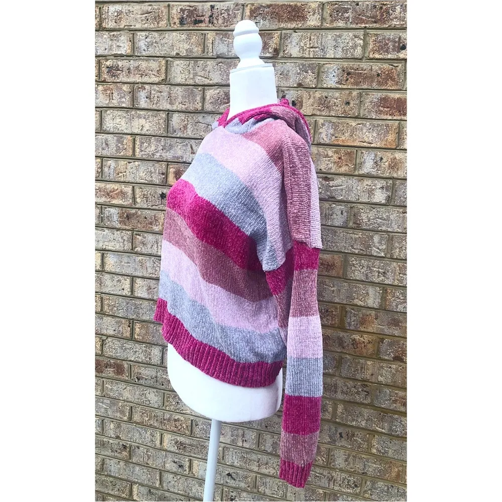 NWT Romeo & Juliet Couture Crop Hooded Sweater - Image 3