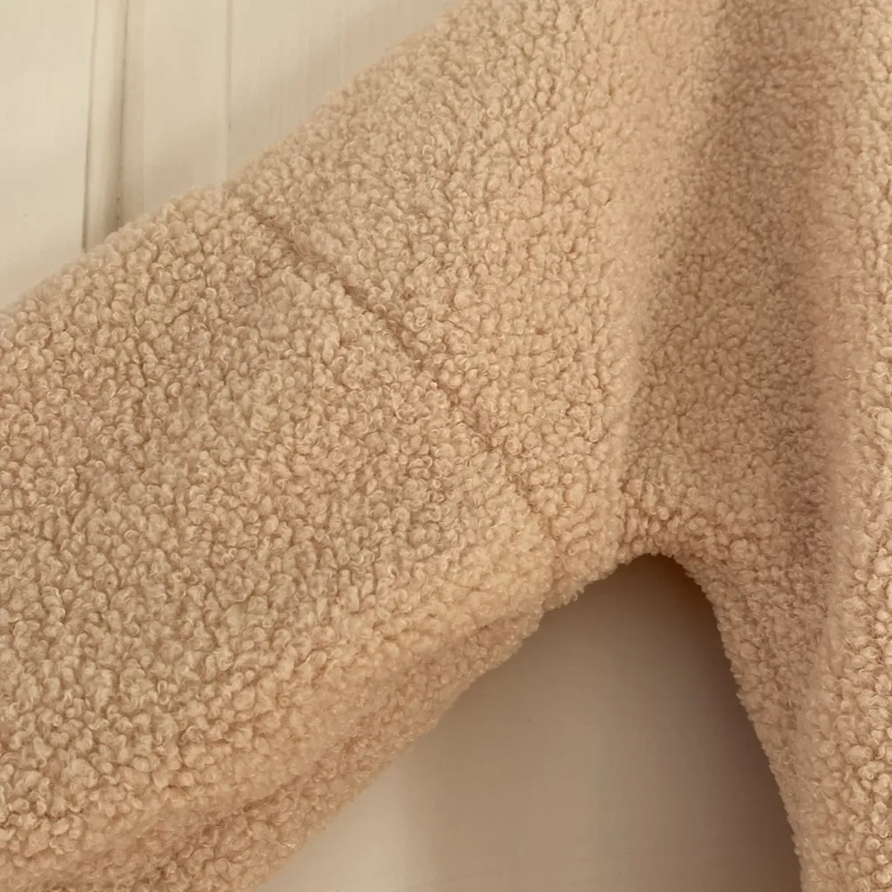 Tuckernuck Tan Teddy Fleece Rollins Pullover XS‎ Sherpa Tan Cream Neutral Warm - Image 4