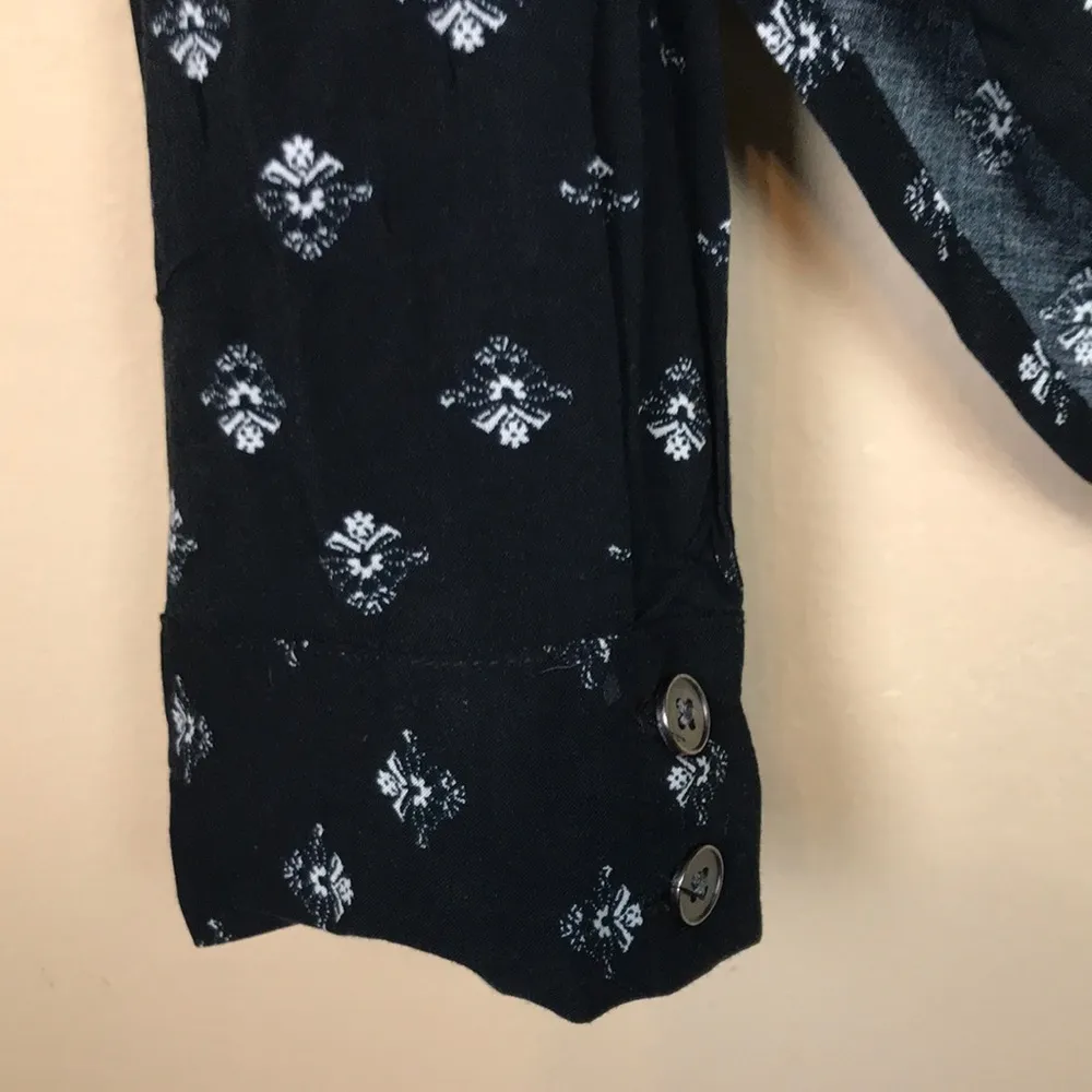 Urban Outfitters Women’s Floral Print Black White Button-Up Long Sleeve Shirt - Image 6