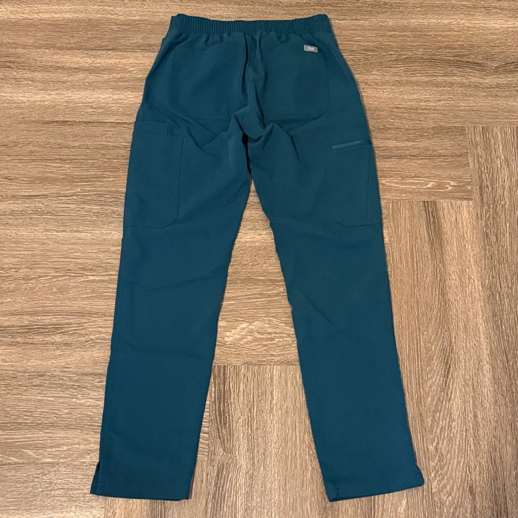 FIGS  Scrub Set - Image 6