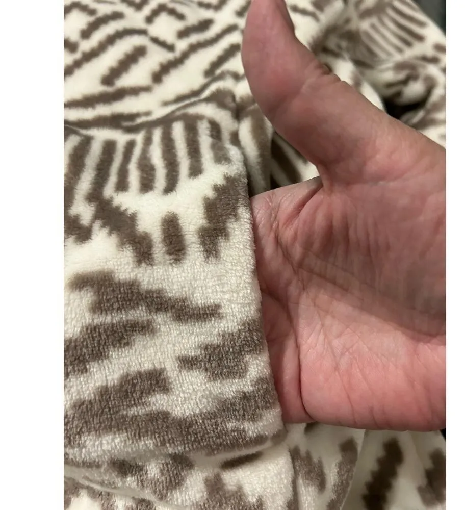 Eddie Bauer  quarter zip fluffy fitted pullover, Size XL - Image 4