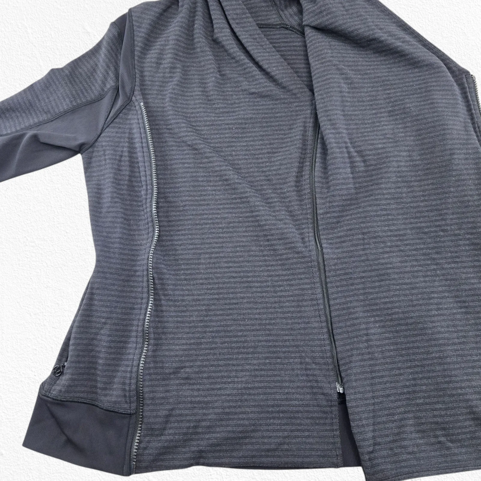 Lululemon Gray Microstripe Scuba Funnel Neck Asymmetrical Zip Wrap Jacket Size 6 - Image 6