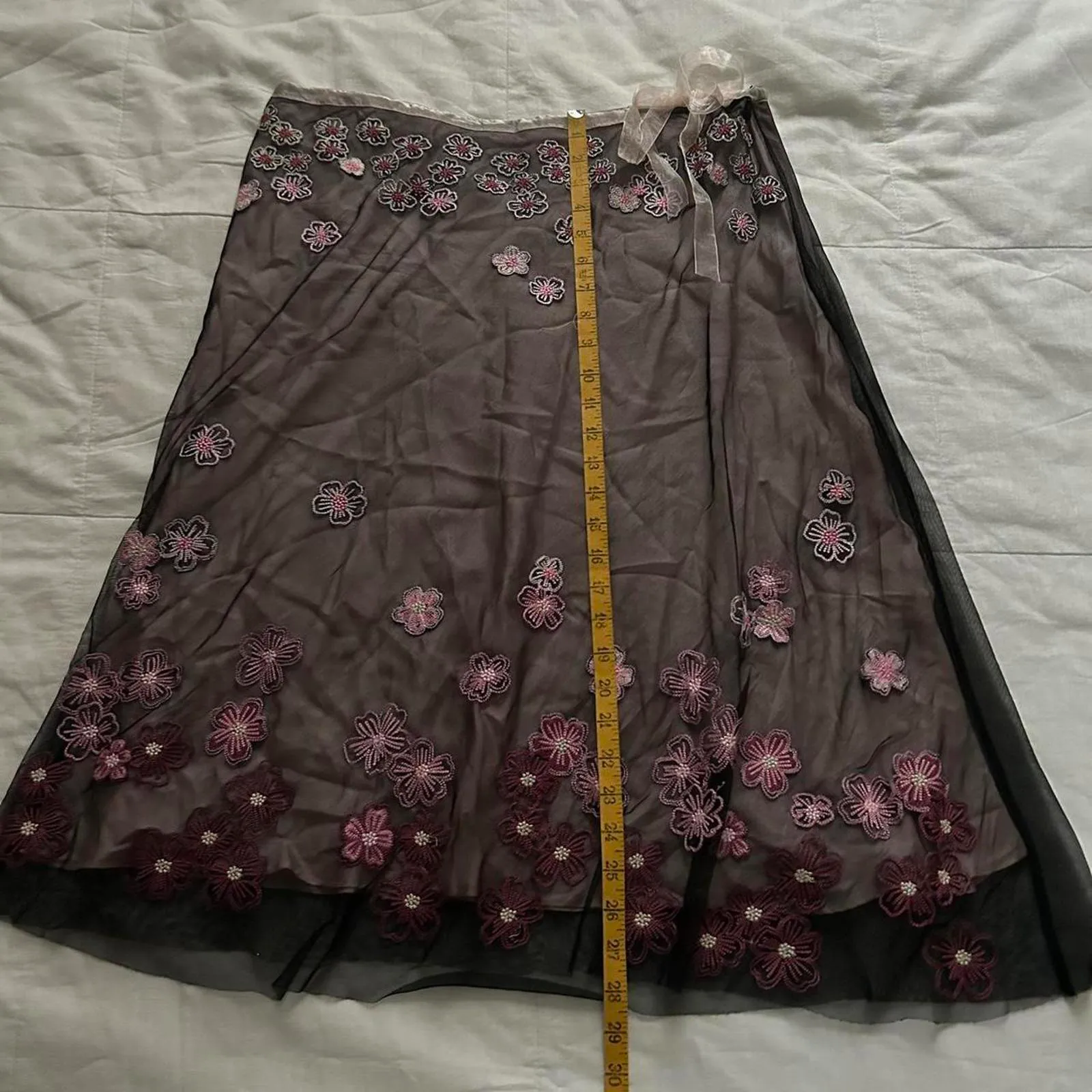 Sunny Leigh Pink silk and black floral embroidered mesh skirt Size 10 - Image 7