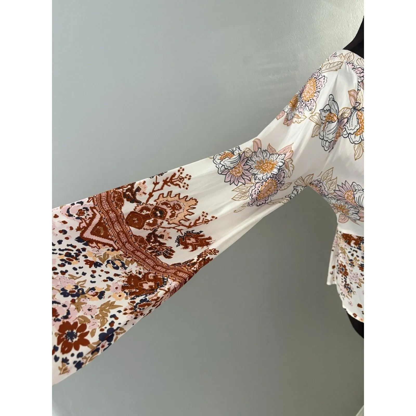 Free People Blouse Womens M White Floral Run Free Balloon Sleeve Tie Front Silky - Image 7