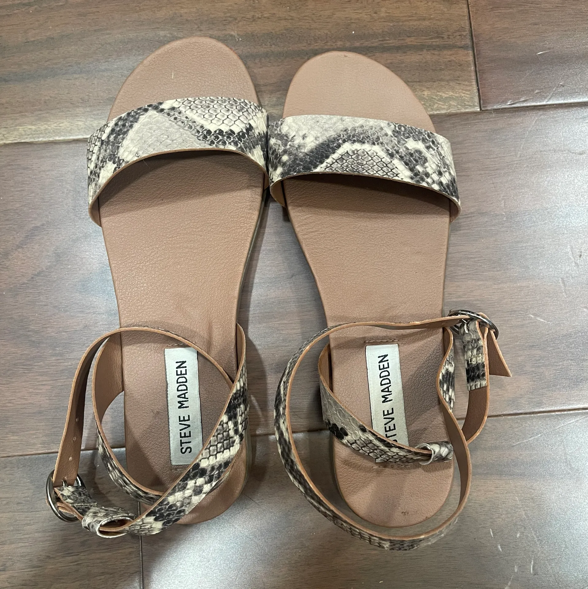 Snakeskin print sandals 7.5 - Image 3