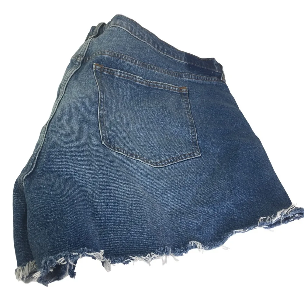 NEW Abercrombie 90’s High Rise Curve Love Cut-off Denim Short Size 36 - Image 3