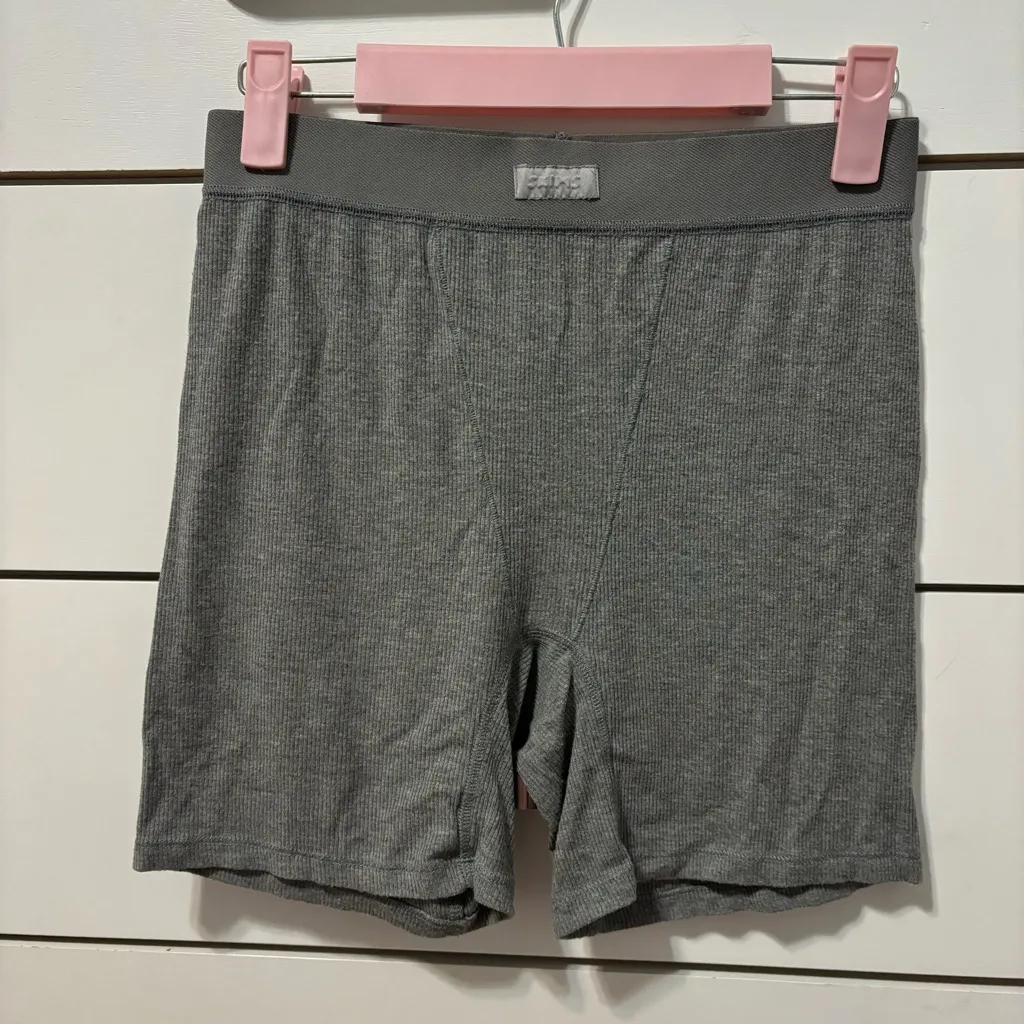 SKIMS Heather Grey Boxers - Image 2