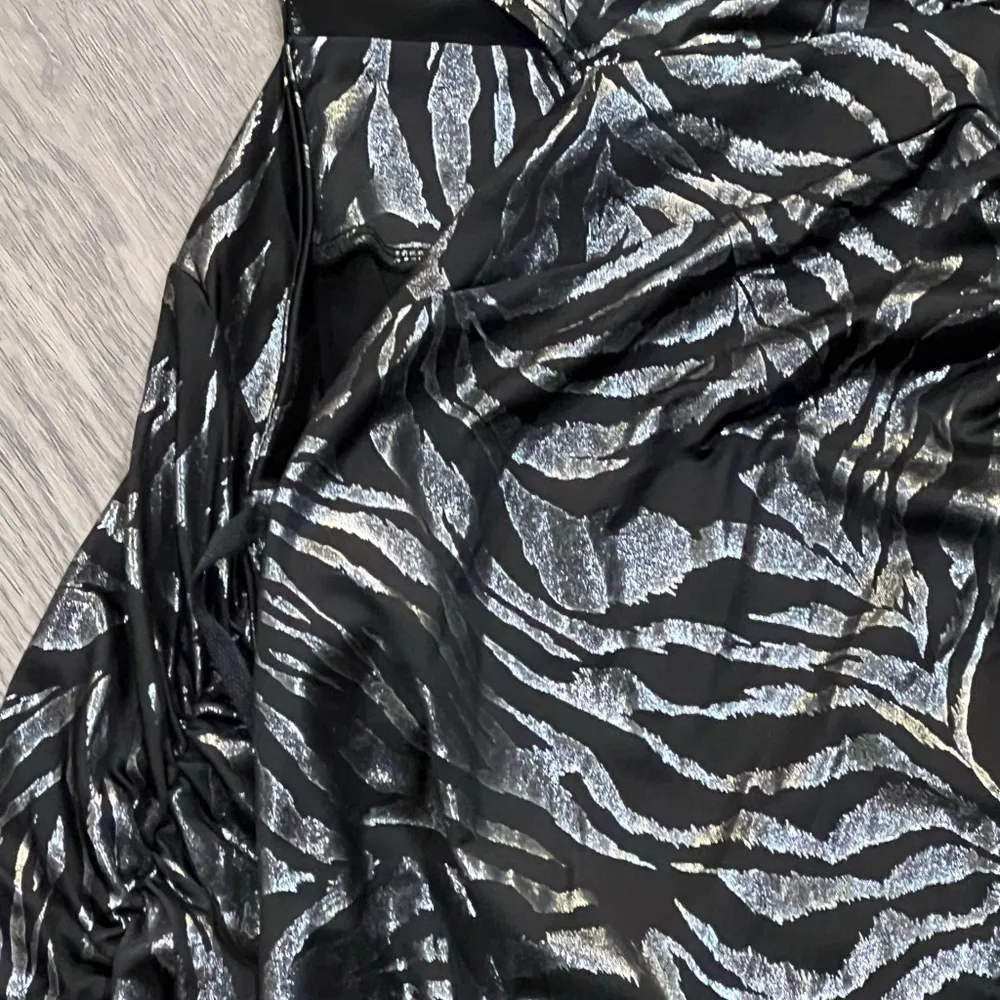 Women’s Twin Black & Gray Medium Single Shoulder Open Side Dress - Image 2