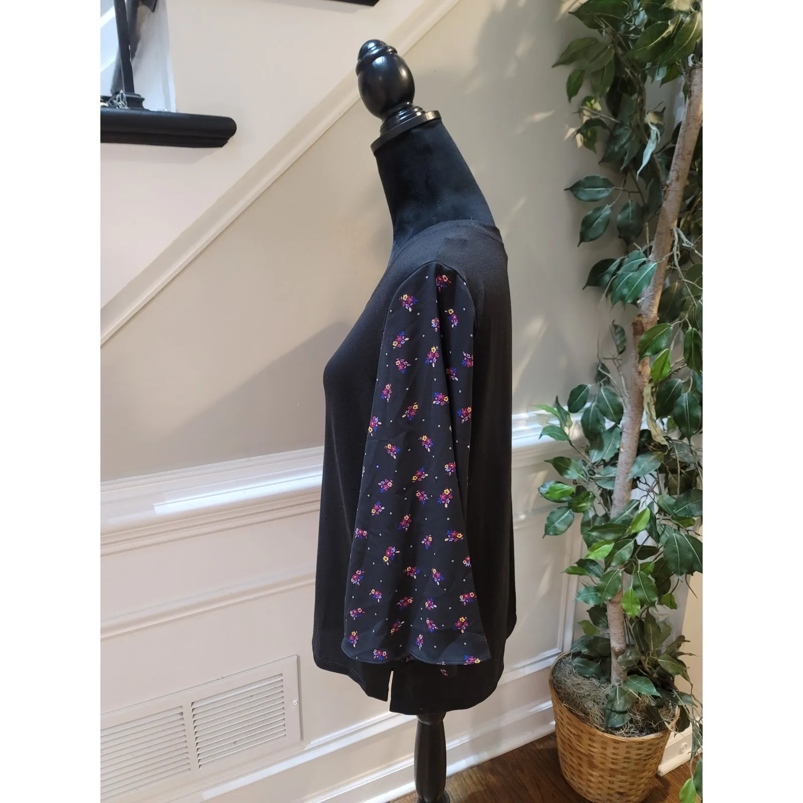 The Pioneer Woman Blouse Women’s Size M Black Floral Flare Sleeve Scoop Neck Top Size M - Image 6