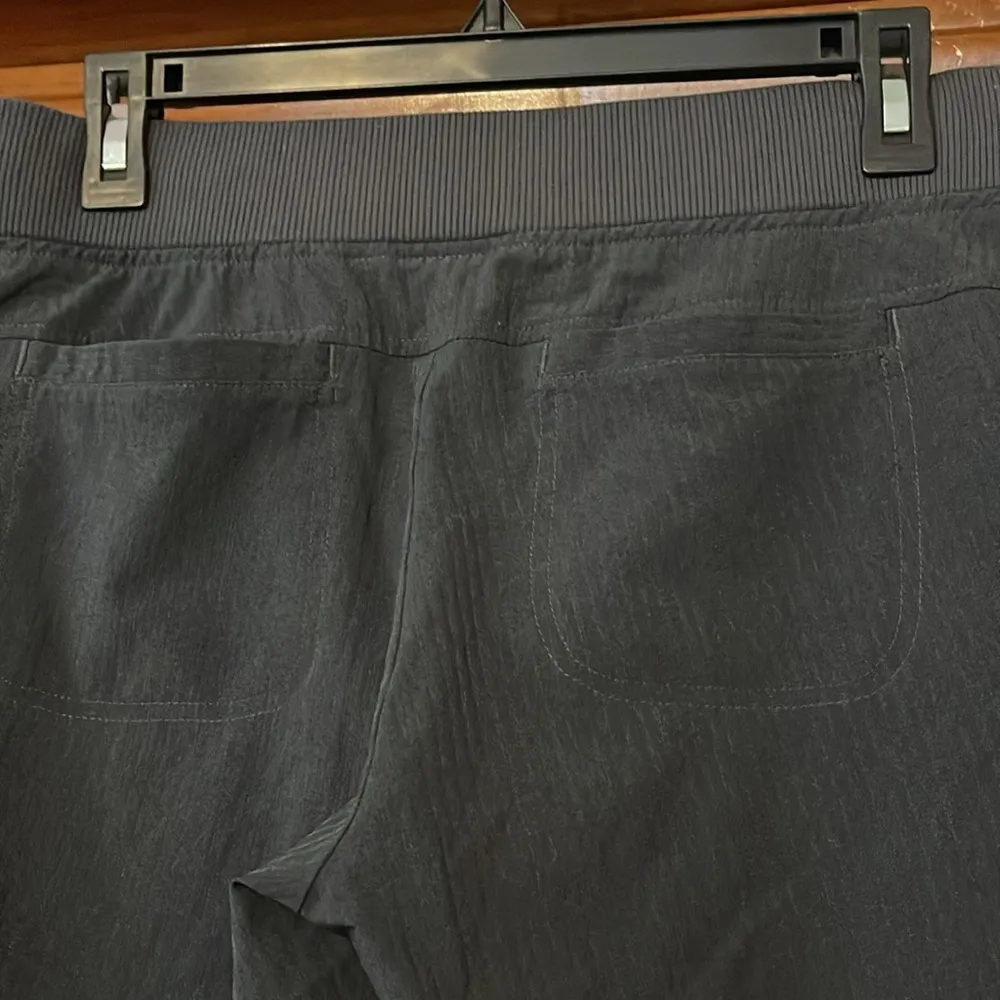 Athleta ankle cinch hybrid, metro pant/jogger size 6 - Image 6