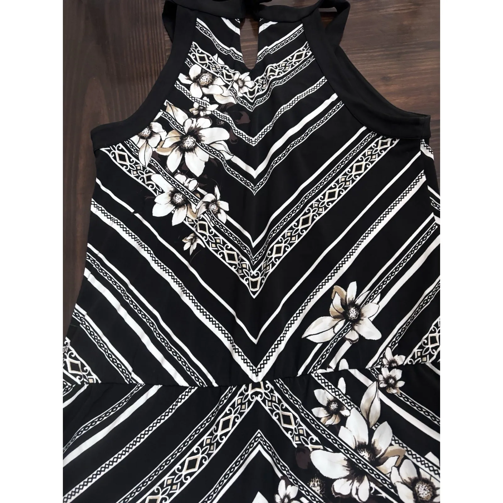 WHITE HOUSE BLACK MARKET WHBM long Line Tie Neck Tank Large - Image 5