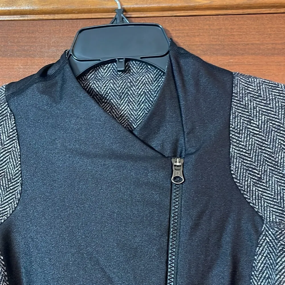 Lululemon  on Emerge Renewed jacket size 2 - Image 3