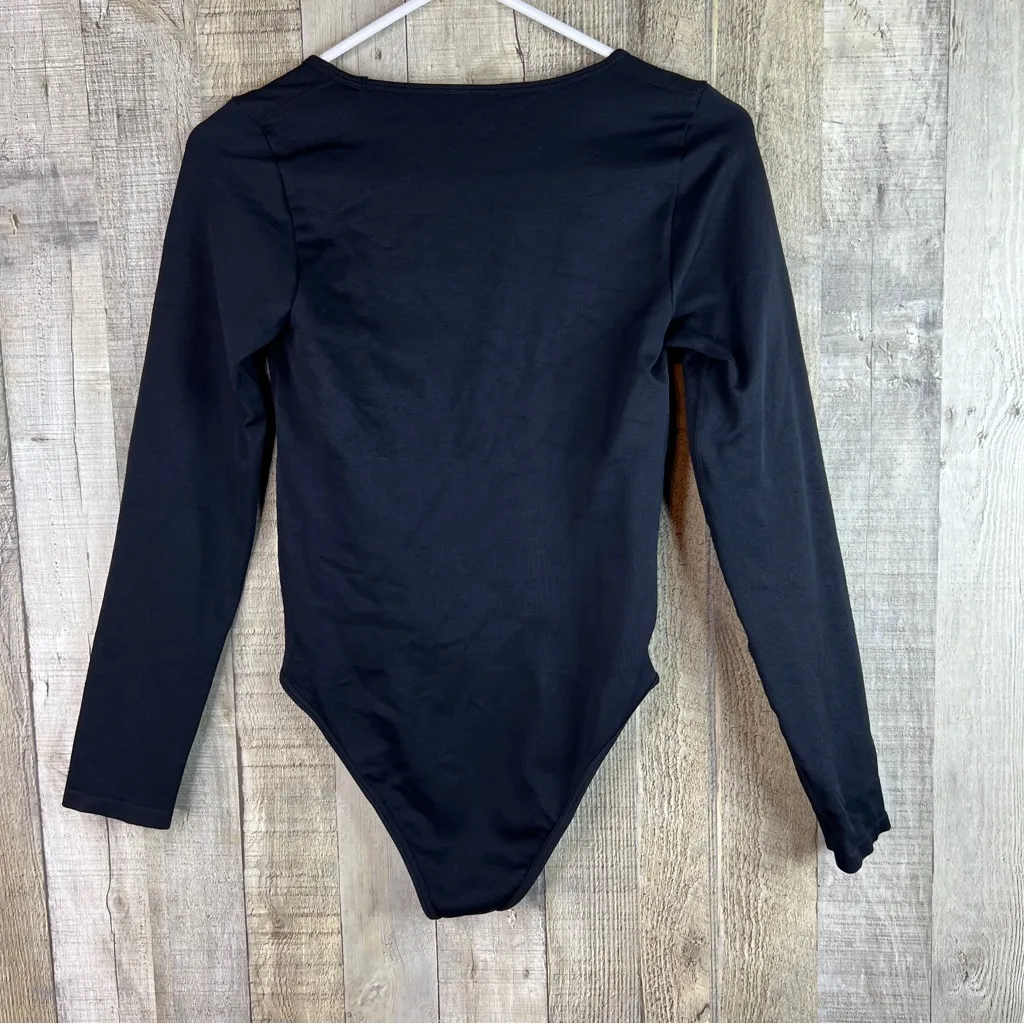 OQQ Size Large Black Compression Long Sleeve Bodysuit with Double Snap Crotch - Image 2