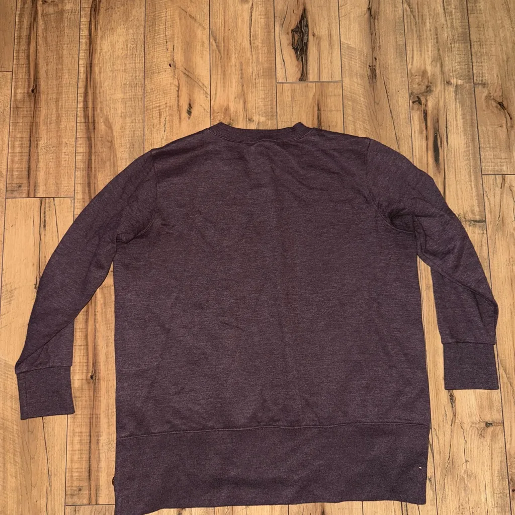 Maroon crewneck - Image 4