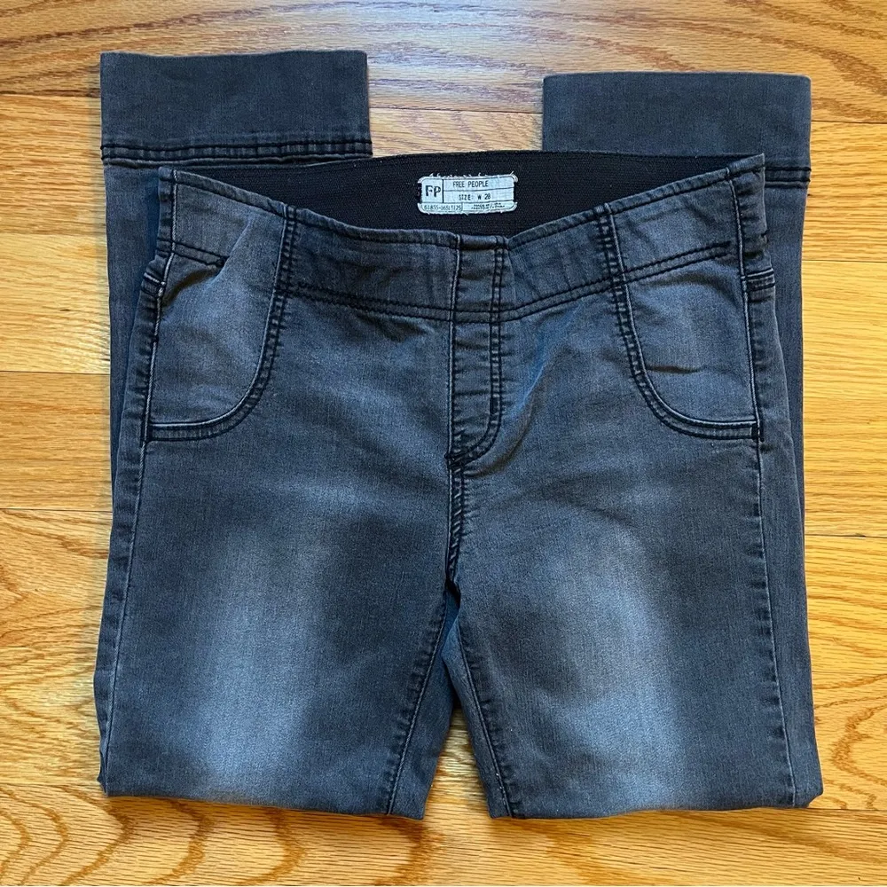 Free People dark gray stonewashed pull on jeans size 28 - Image 2