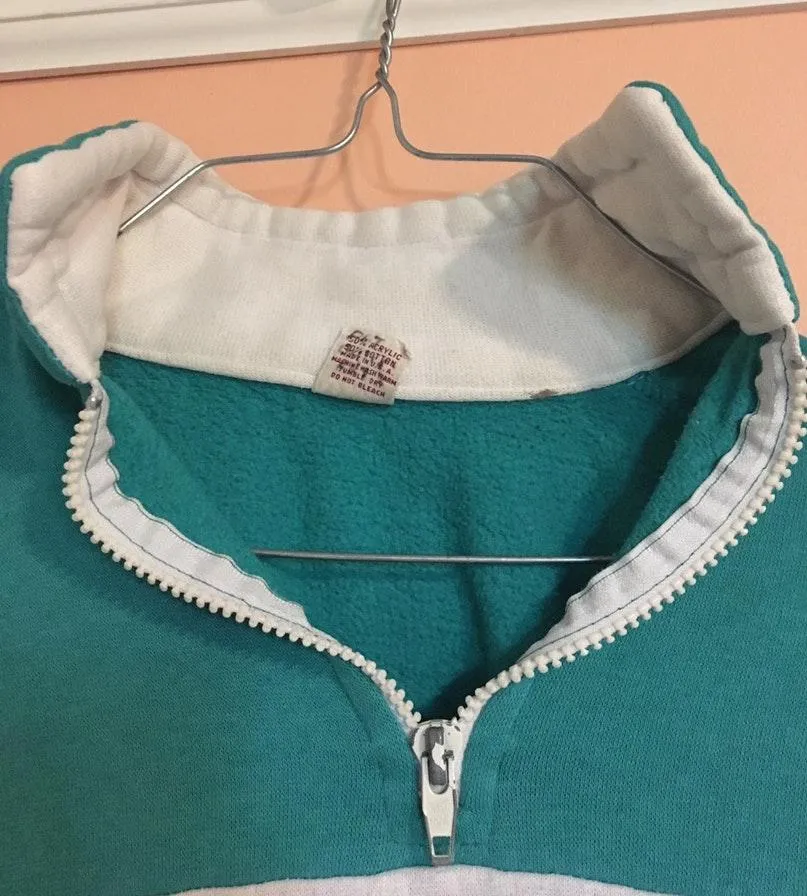 Oversized Vintage Sweatshirt Size M - Image 5