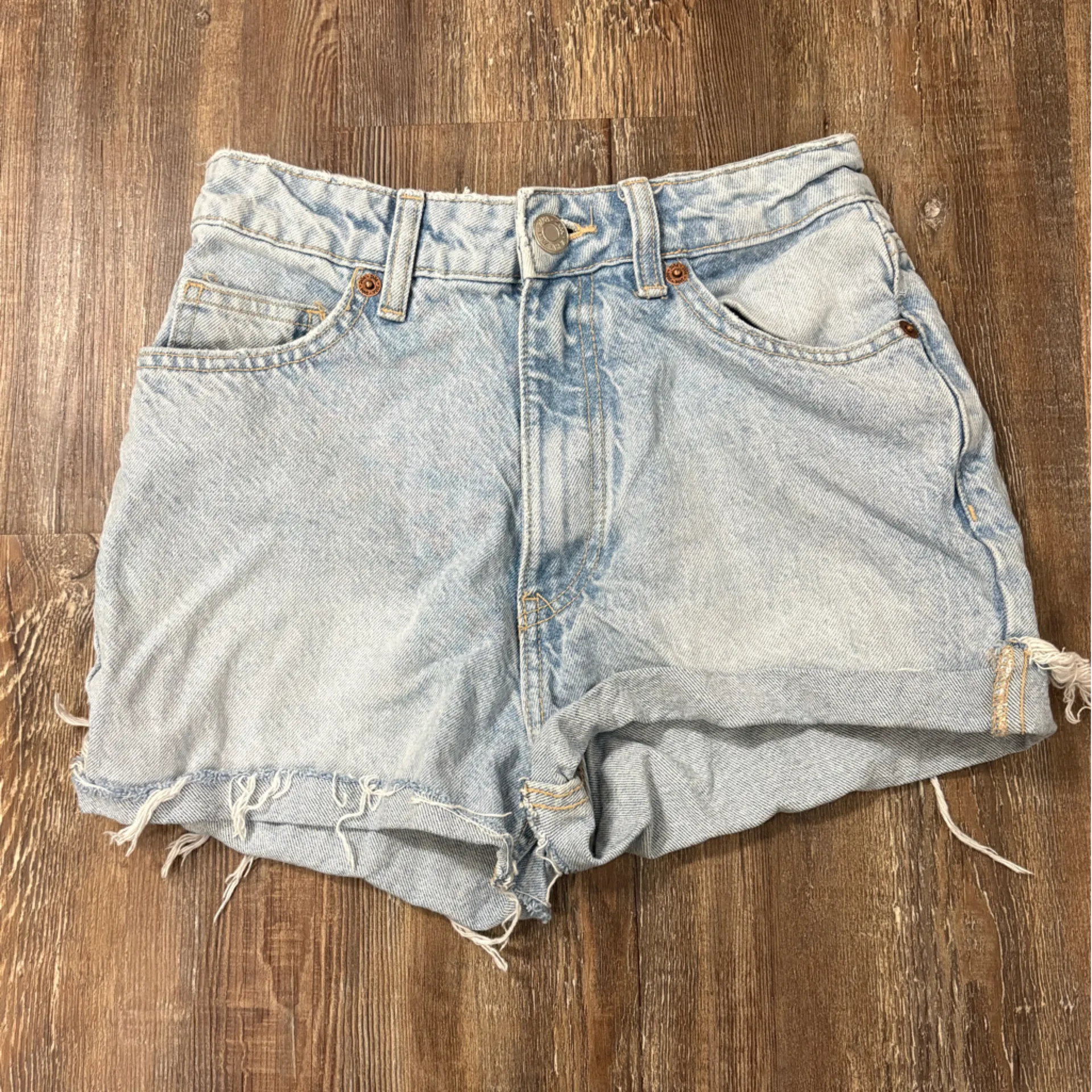 Zara Distress Light Blue Denim Mom Shorts Cuffed Button Fly Distressed Size 4 - Image 4