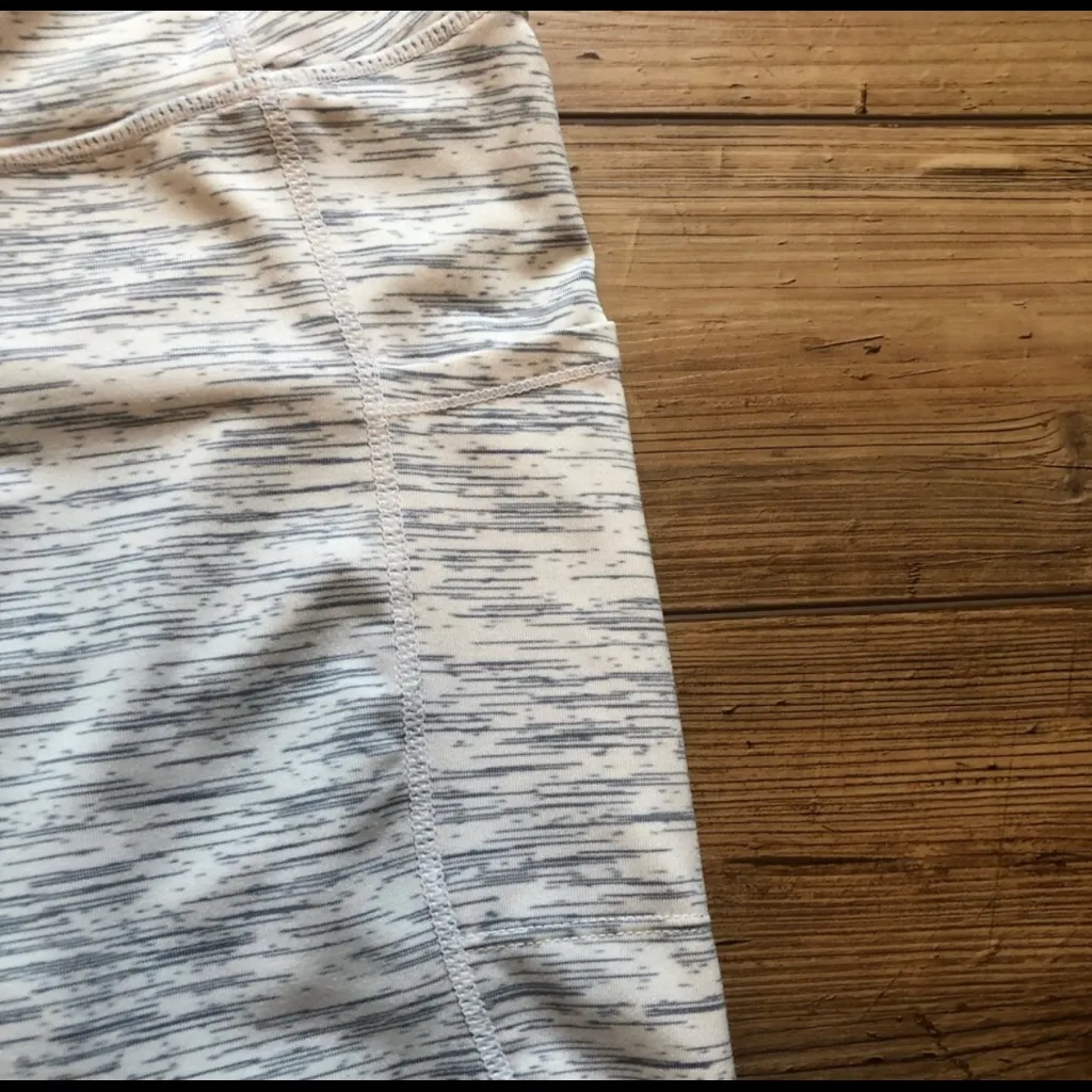 Tesla Mid-Rise White Grey Cropped Heather‎ Marl Space Dye Leggings Small - Image 8