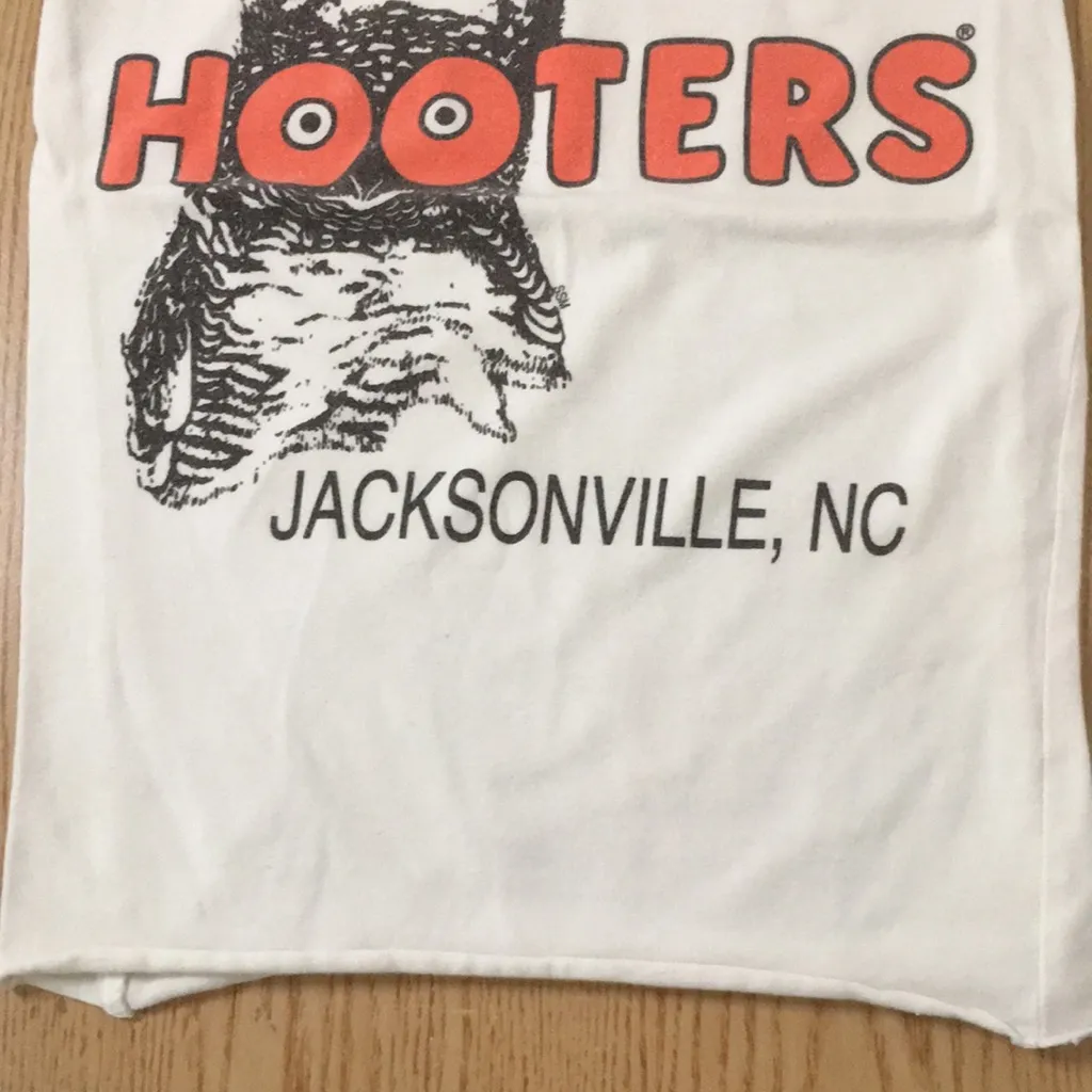 B62 #5 Hooters Girl Worn Uniform Tank From Jacksonville North Carolina Size Xs - Image 3