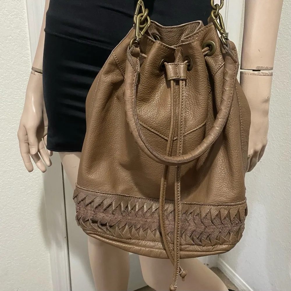 LIEBESKIND Berlin Debby Laser Taupe Nude Leather Drawstring Bucket Bag - Image 6