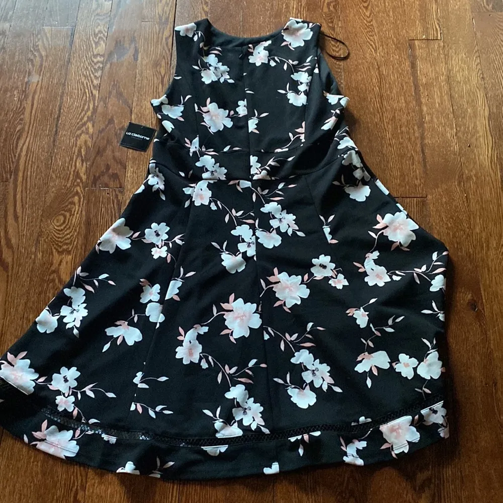 Liz Claiborne Black Floral Fit & Flare Dress SIZE 16 – Sleeveless Spring Summer - Image 6