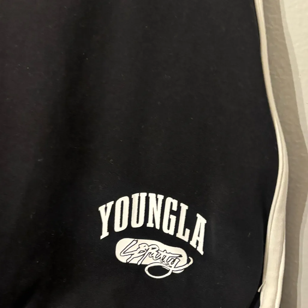 Young LA black shorts women’s large - Image 2