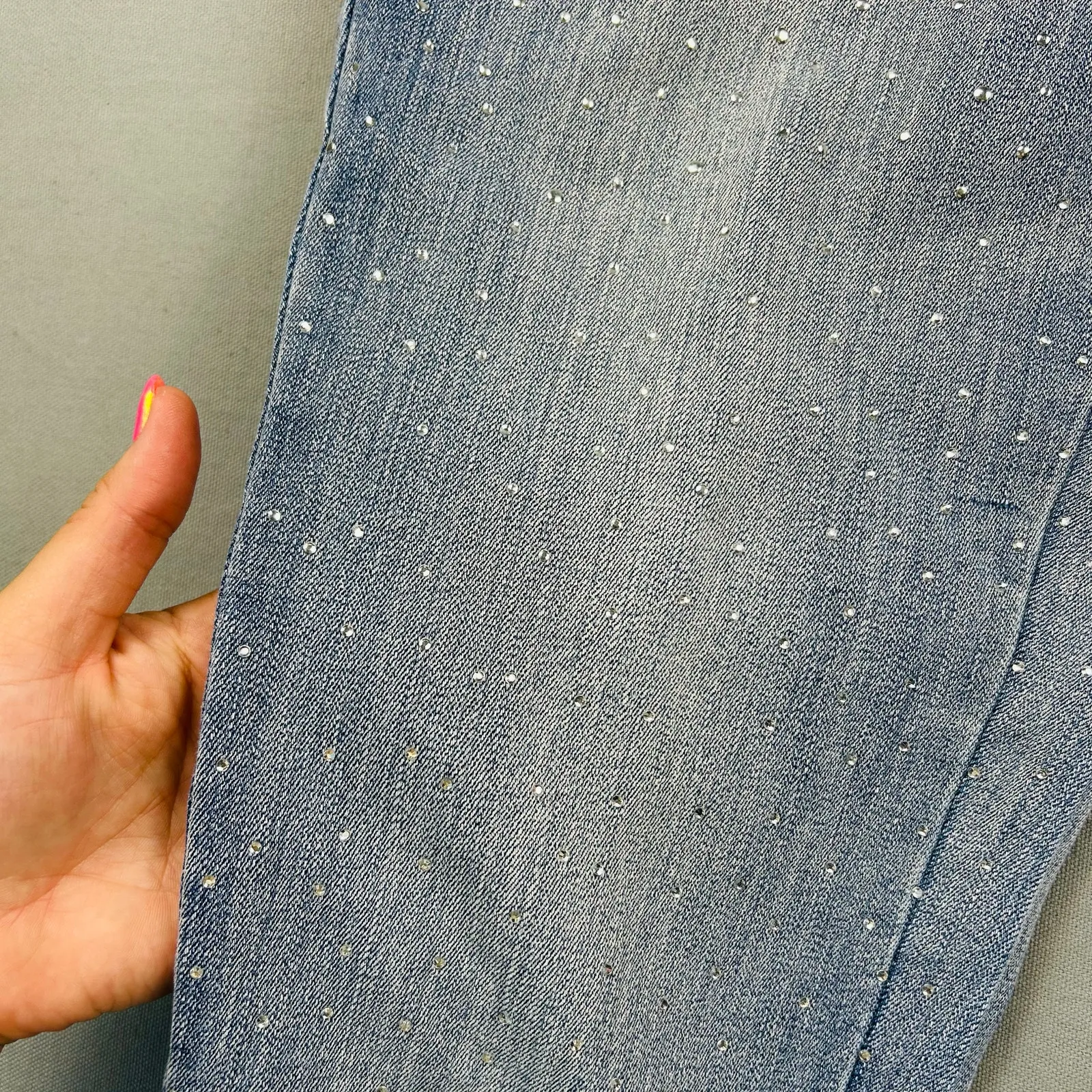 Y2K Cache Jeans All Over Rhinestone Studded Bling Vintage Denim Cropped Capri 6 - Image 5