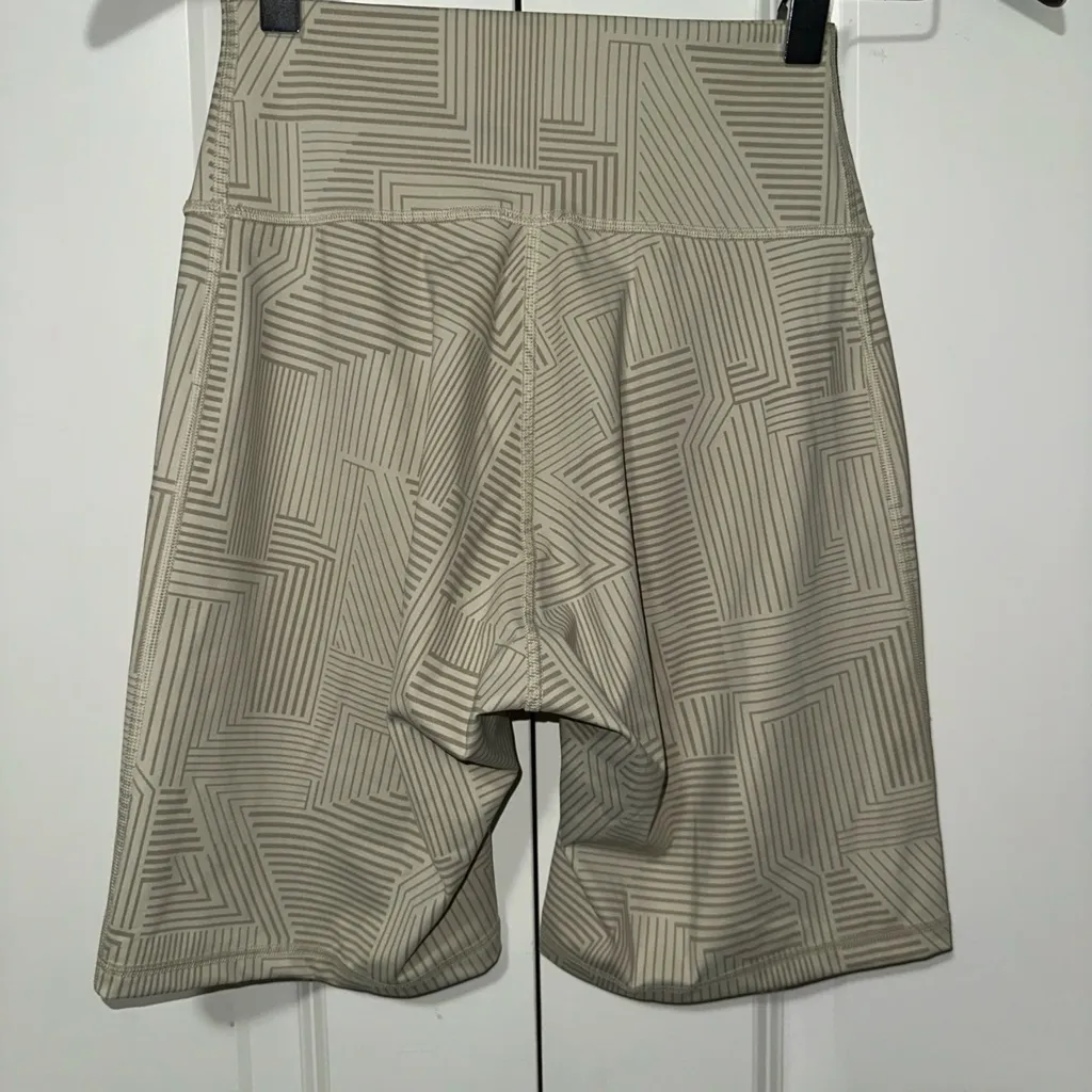 Gymshark Elevate Lightweight Biking Shorts S - Image 4