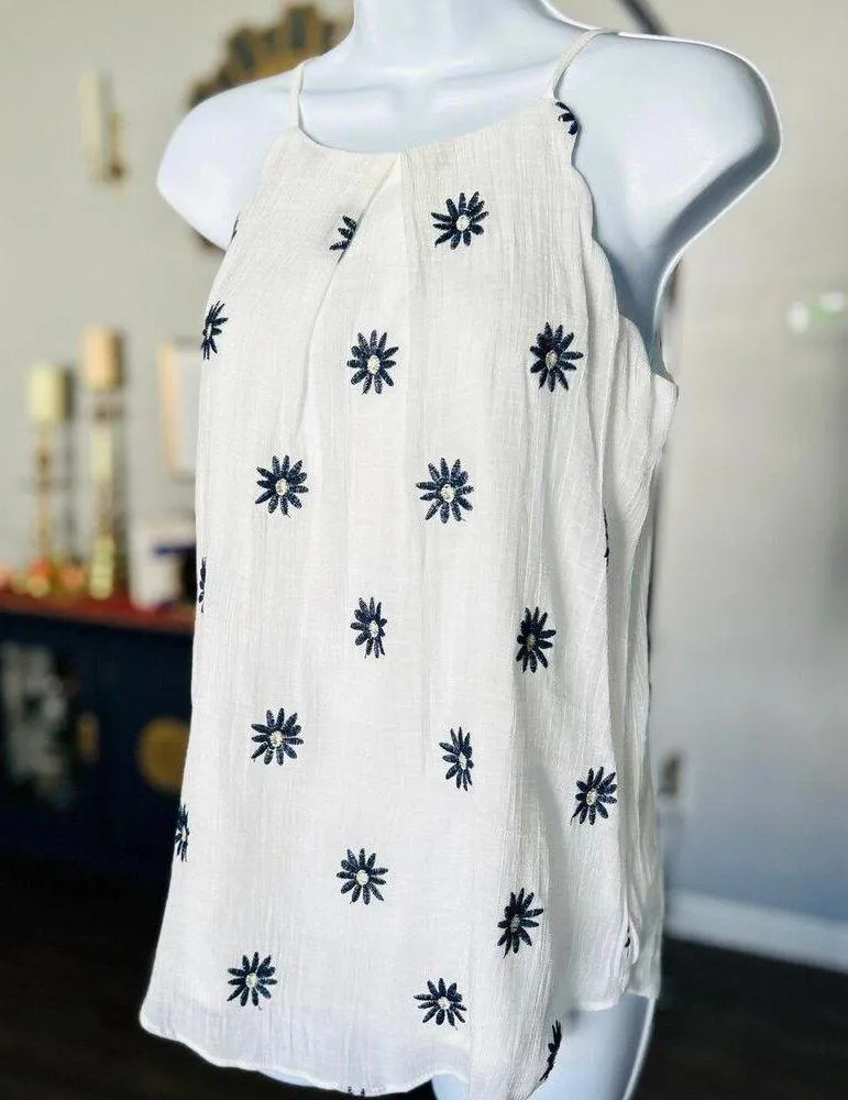 Amy Byer Women’s White Scalloped Tank w/Blue Flowers Size Small - Image 2