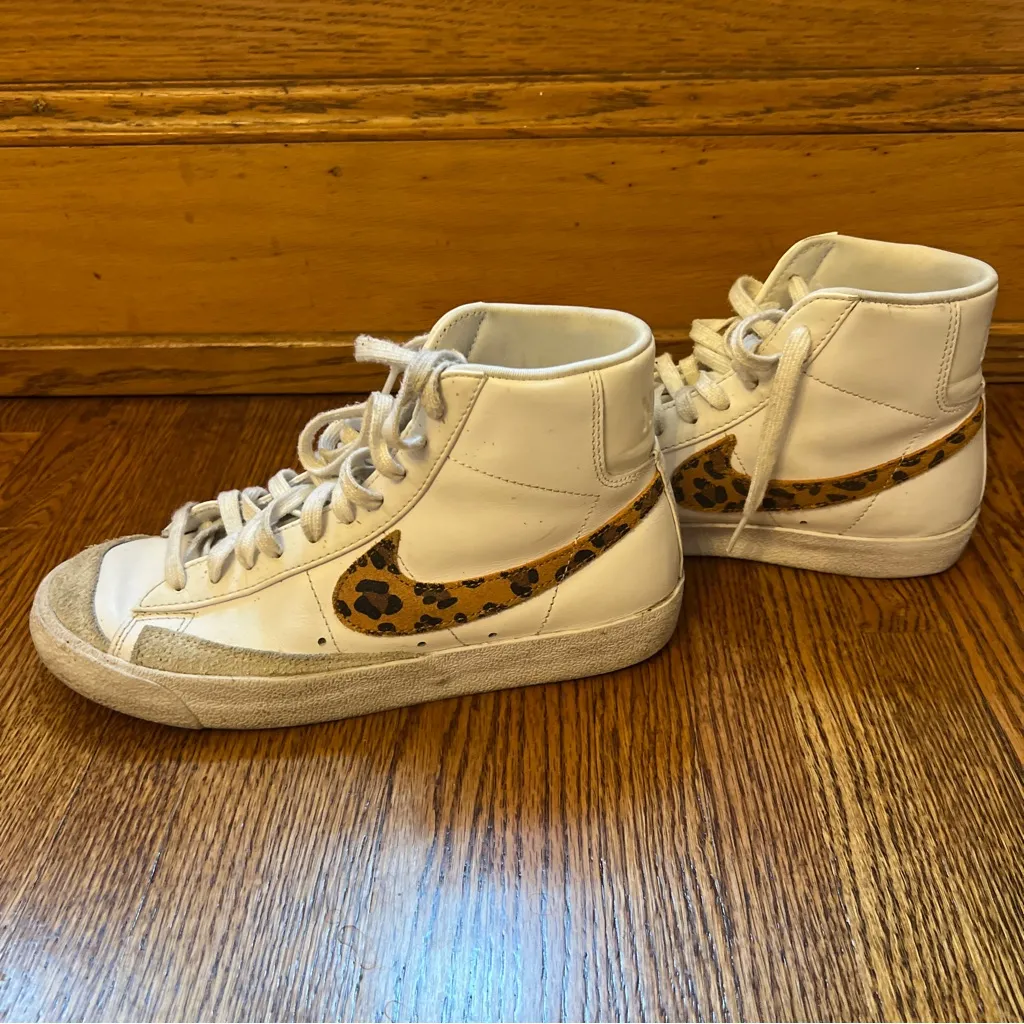 Women’s Nike Mid 70 Blazer shoe women’s size 8 - Image 2