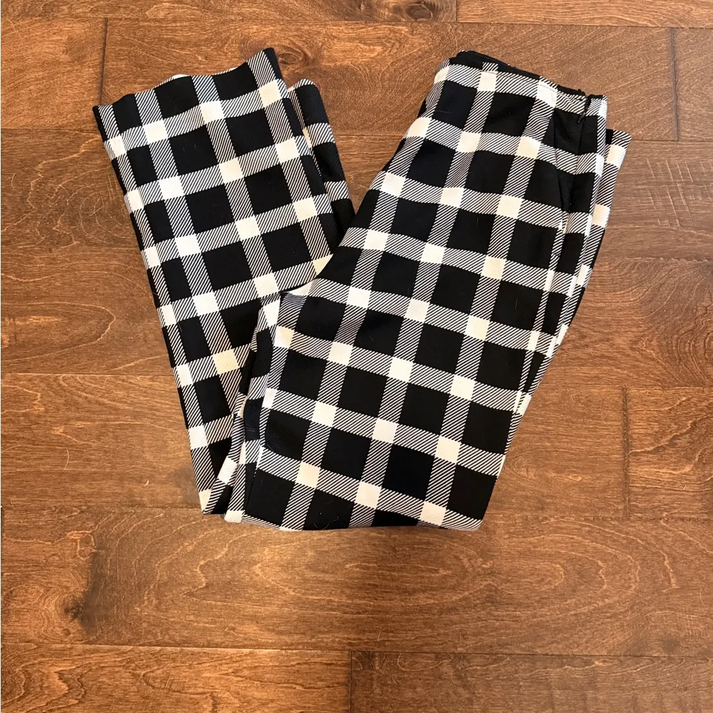 GAP NWOT Black and White Plaid Cropped Flare Pants with Side Zipper & Pockets - Image 5