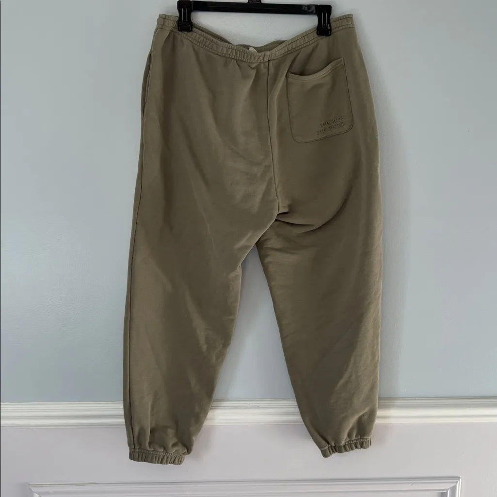 Vuori Sedona Logo Jogger Olive Green Sz XL The Rise Shine Athleisure Gorpcore - Image 7
