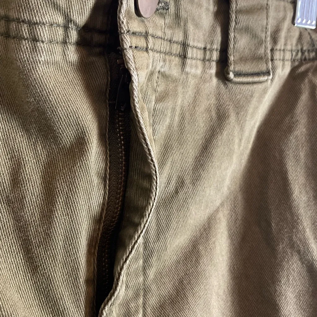 Old navy Olive green Cargo Pants size medium - Image 5