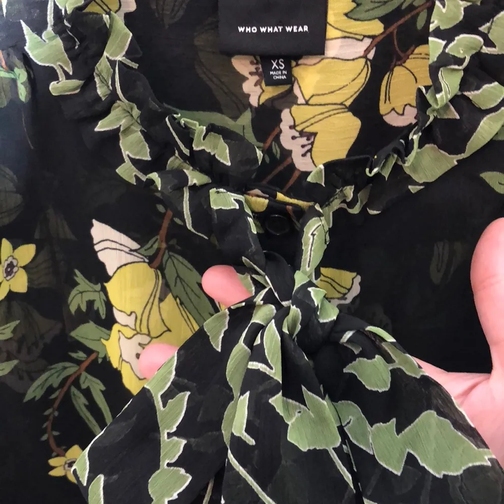 Who What Wear Floral Neck Tie Blouse XS - Image 3