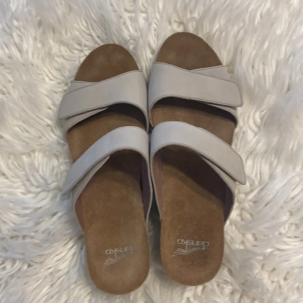 DANSKO Sandals size 40 leather upper BNWOT color light gray please see pictures - Image 16